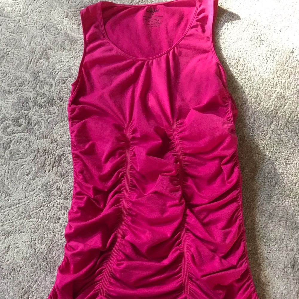 Fuscia rouched stretchy tank
